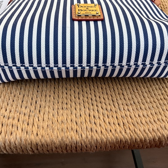 Dooney and bourke navy/white stripe crossbody/pouchette - Picture 2 of 4